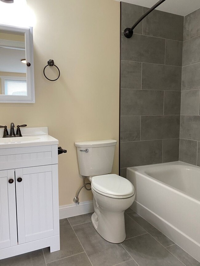 Building Photo - 158 North St Unit APT C