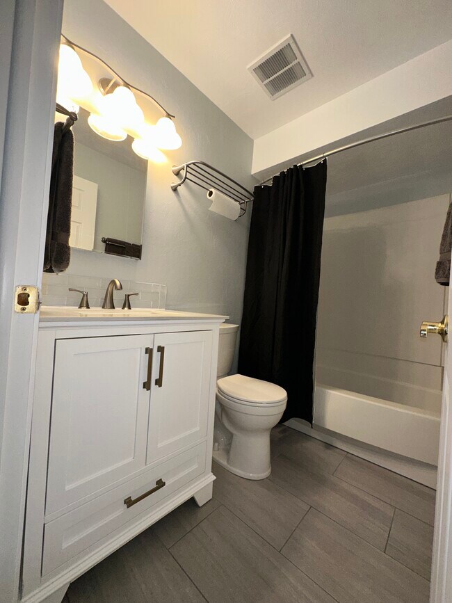 Photo - 2222 W 14th St