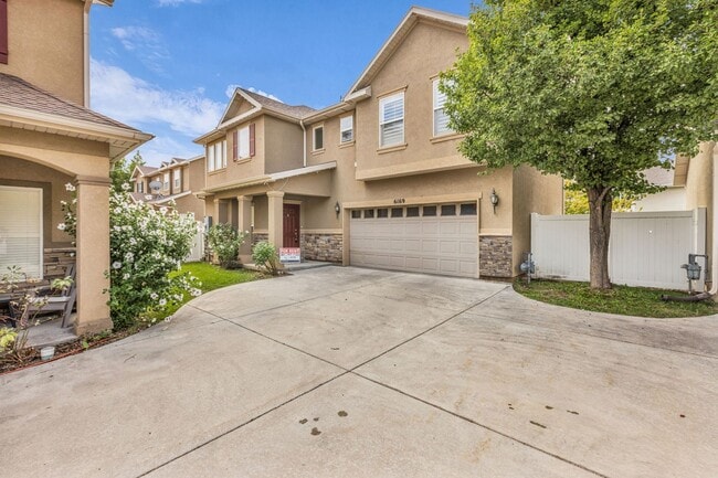 Building Photo - Modern 2-Bedroom, 2.5-Bath Townhome with Two-Car Garage & Private Backyard in South Ogden