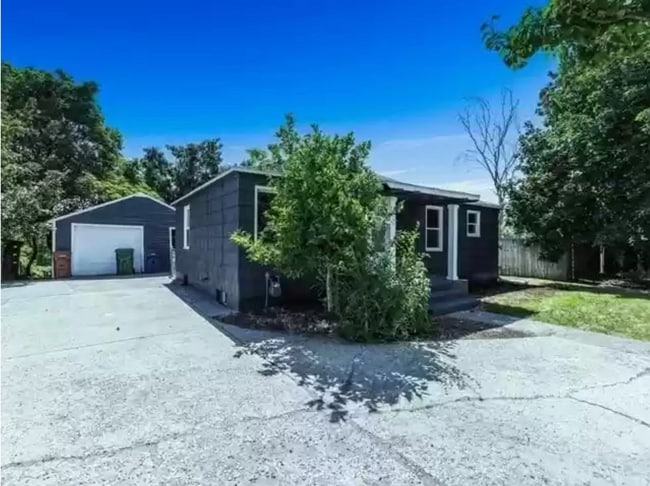 Building Photo - 4 Bed 2 Bath in North Spokane w/ Detached ... Rental