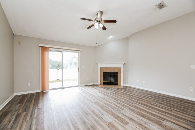 Photo - 1747 Northglen Cir