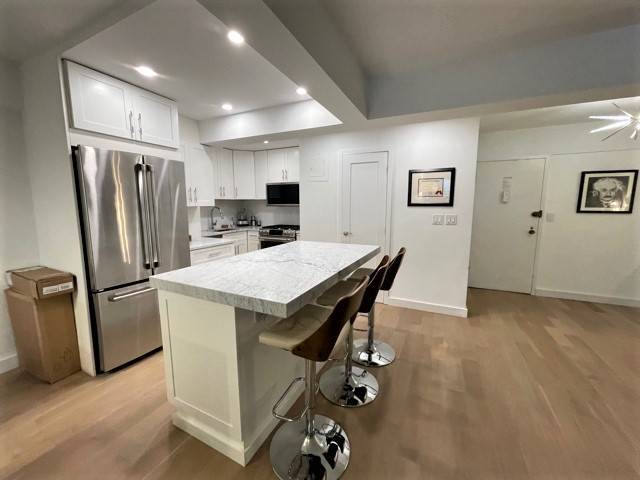 Photo - 100 W 57th St