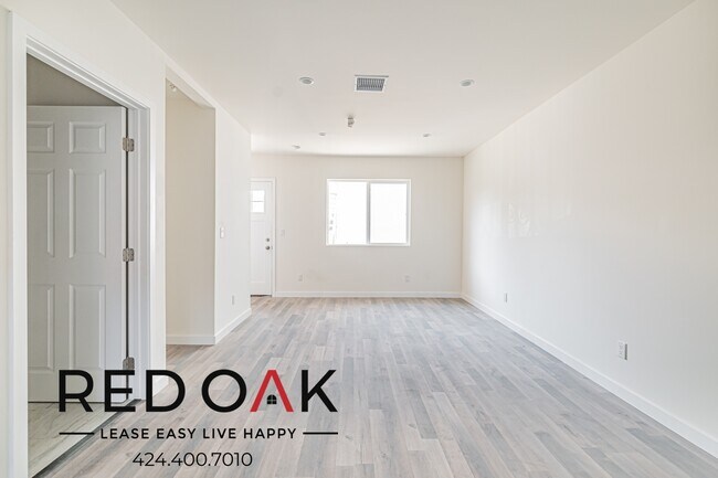 Photo - 1028 W 110th St Unit 6