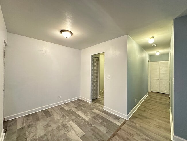 Photo - 3825 N Pine Grove Ave Unit 105