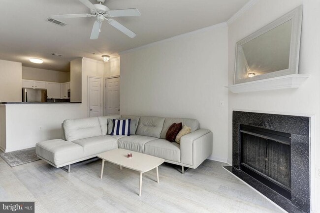 Photo - 5105 Travis Edward Way Unidad E