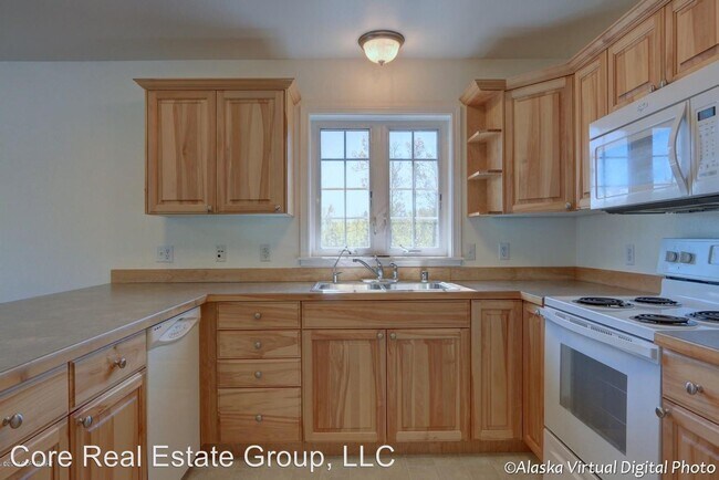 Photo - 8643 Lynnette Dr