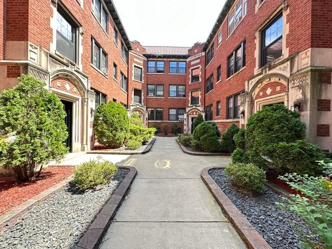 Building Photo - 1314 Oak Ave
