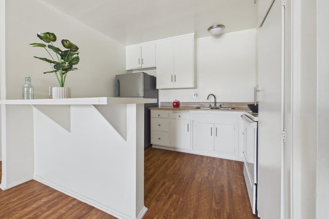 Sepulveda Manhattan Apartments