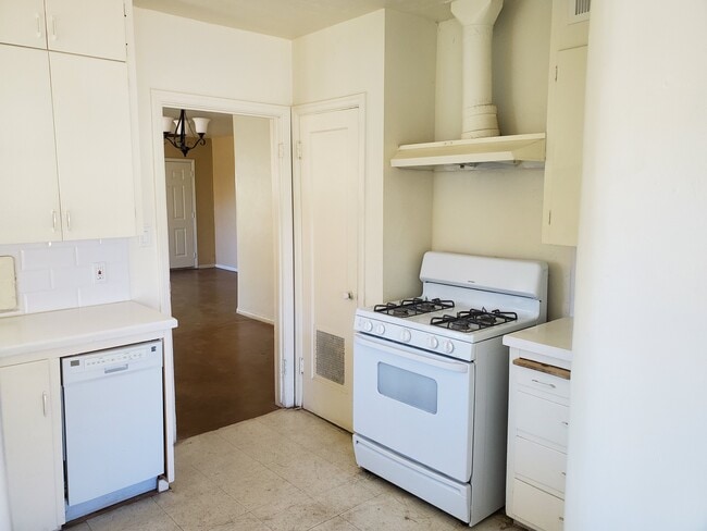 GAS RANGE - 350 E Virginia Cir Unit 350