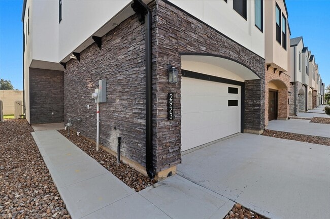 Photo - 2923 El Fenice Ln