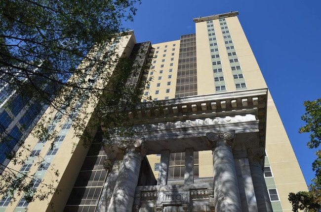 Building Photo - 300 W Peachtree St NW Rental