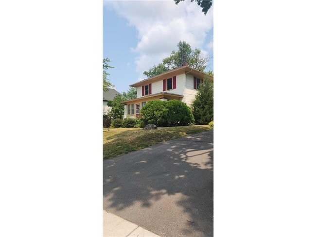 Photo - 208 Lake Blvd S