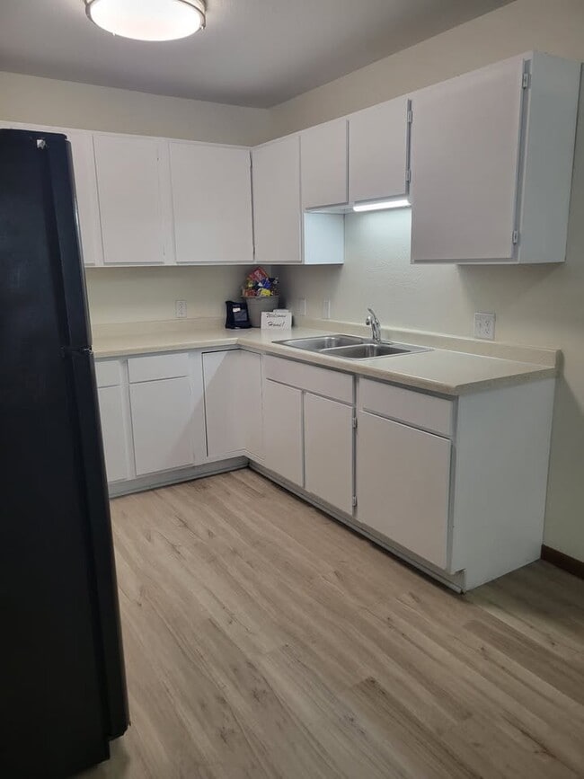 Photo - 703 S Main St