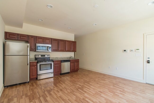 Building Photo - 1503 Master St Unit 2