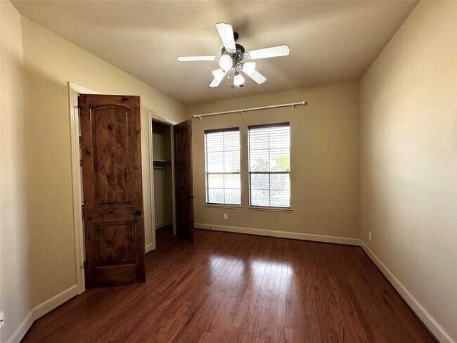 Photo - 617 Constellation Blvd