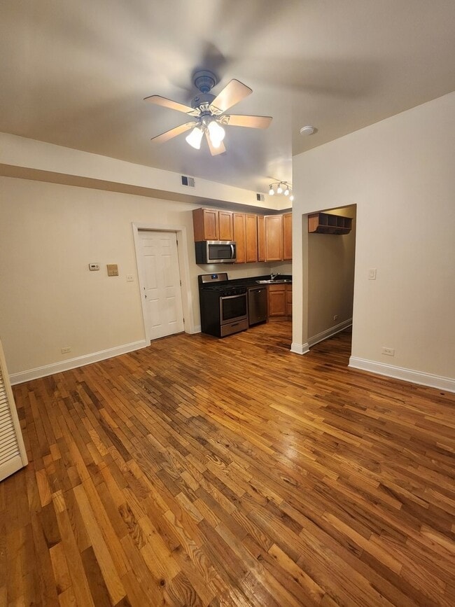 Building Photo - 6812 N Wayne Ave Unit 1C