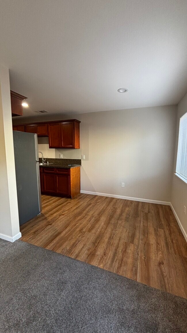 Photo - 1352 Drake Dr Unit D