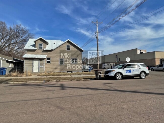 Building Photo - 122 W 9th Ave Unit 122 1/2