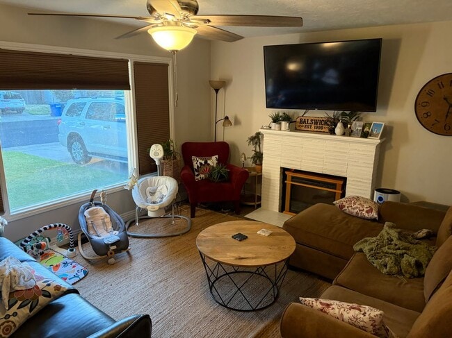 Photo - 524 W Olive Ave