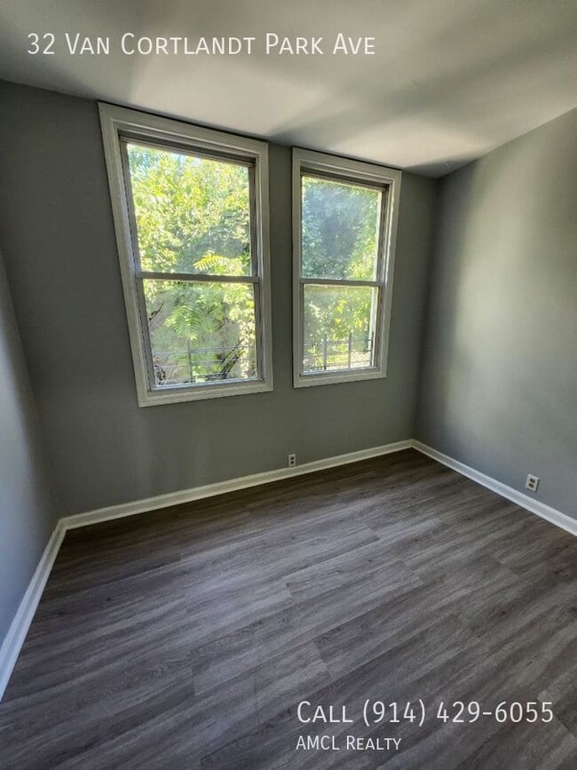 Photo - 32 Van Cortlandt Park Ave