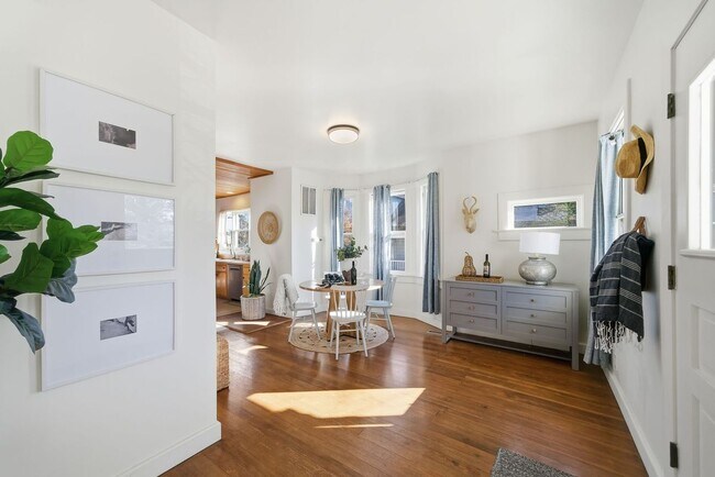 Photo - 1440 Center St