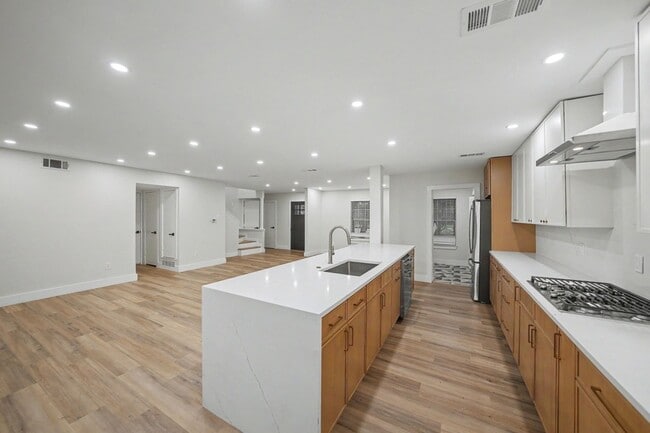 Photo - 2709 Oak Cir