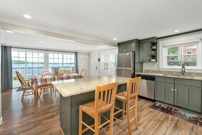 Building Photo - Beautiful Home On Lake Winnipesaukee