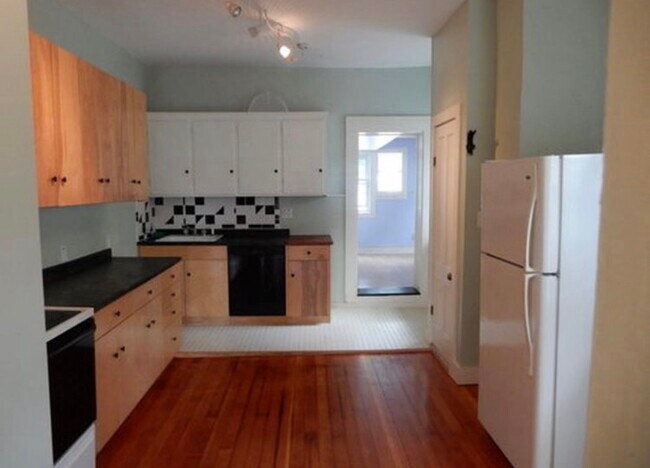 410 Old Montague Rd Unit 3