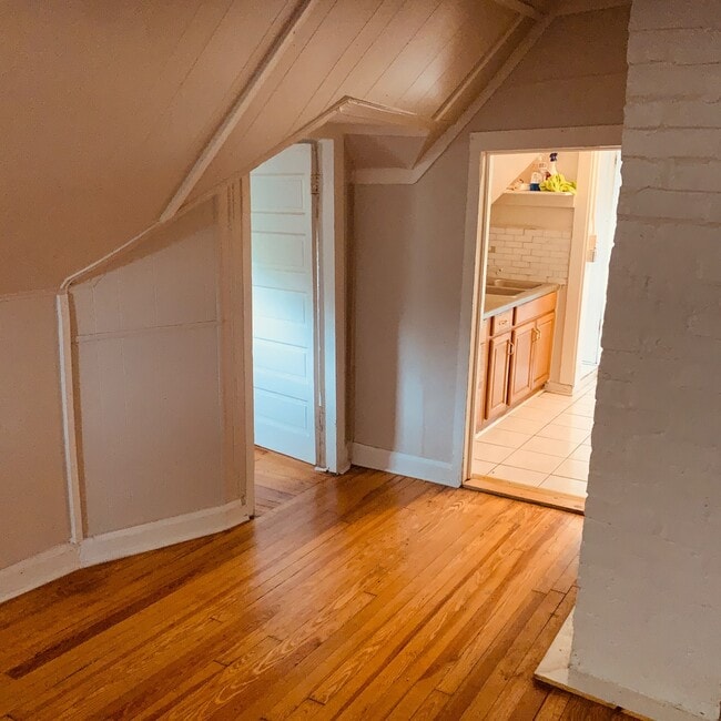 Photo - 2900 Enoch Ave Unit 1