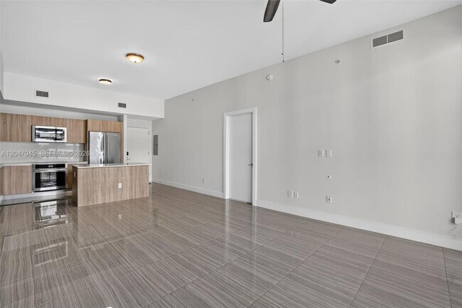 2960 NE 207th St Unit 505