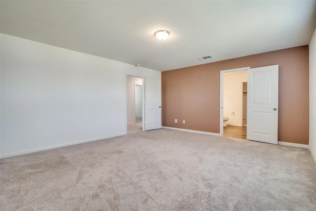 Photo - 731 Yorkshire Dr