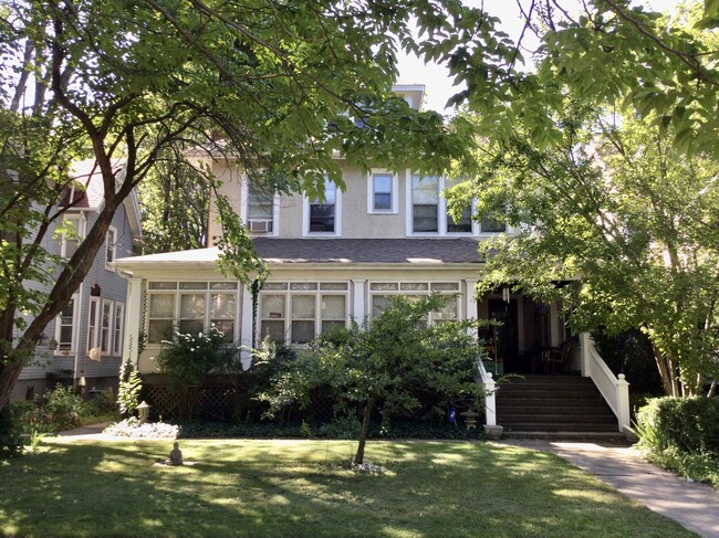 Building Photo - 1310 Hinman Ave Unit 3