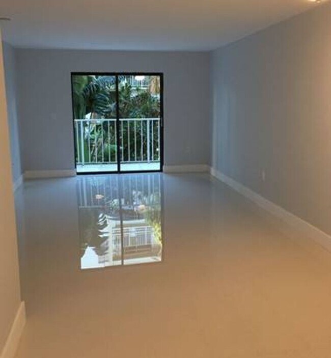 Photo - Location, Location, Location! 1 Bedroom/1 Bathroom in Miami Beach! Unidad 1