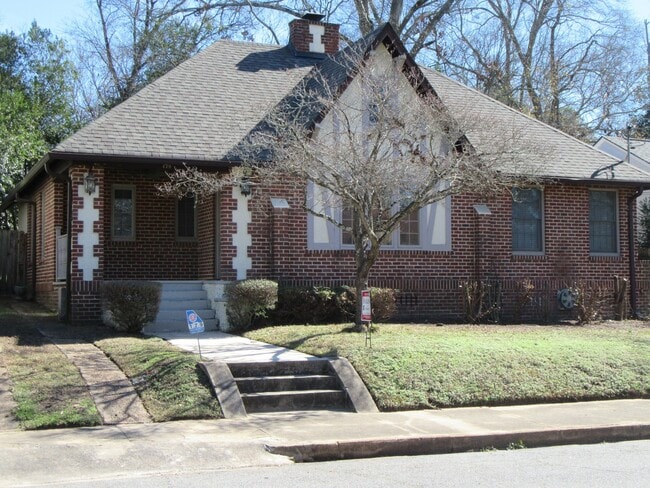 Building Photo - Great Home close to Downtown