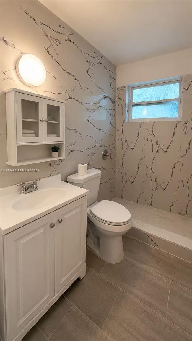 Photo - 374 NW 31st Ave