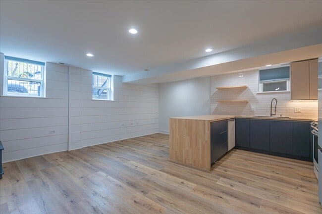 Photo - 1624 W Beach Ave Unidad G