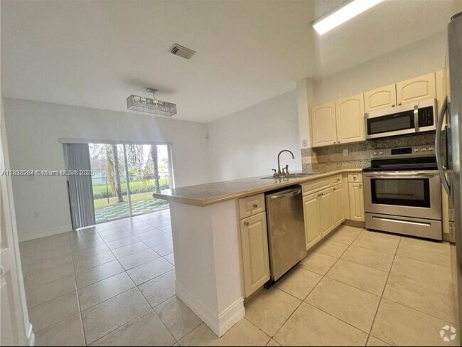 Building Photo - 15800 SW 92nd Ave Rental