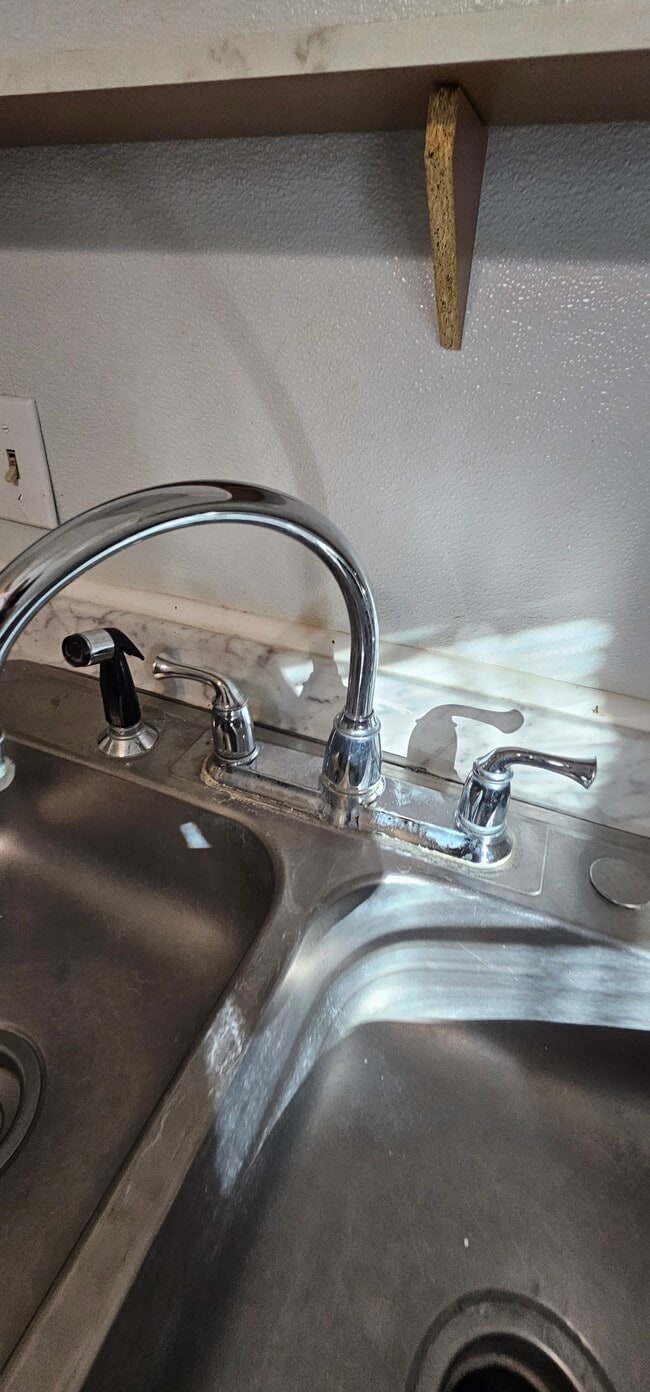 Photo - 711 N 70th St