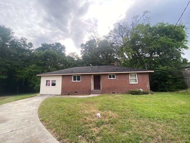 Building Photo - Cozy 3 bedrooms with charming kitchen upda... Rental