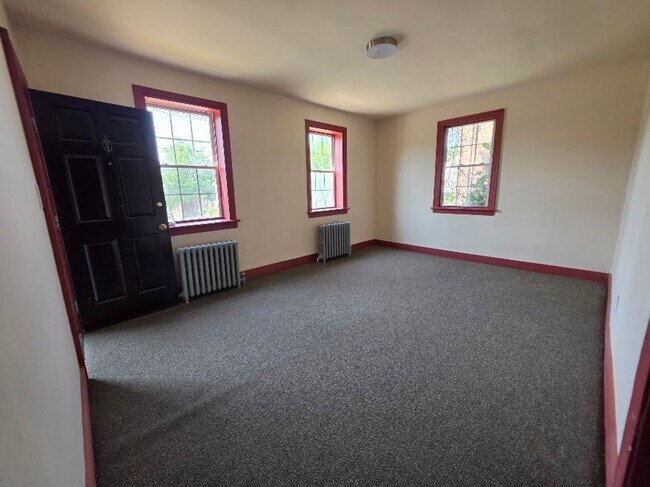 Building Photo - 800 Taylor St NE Unit 1