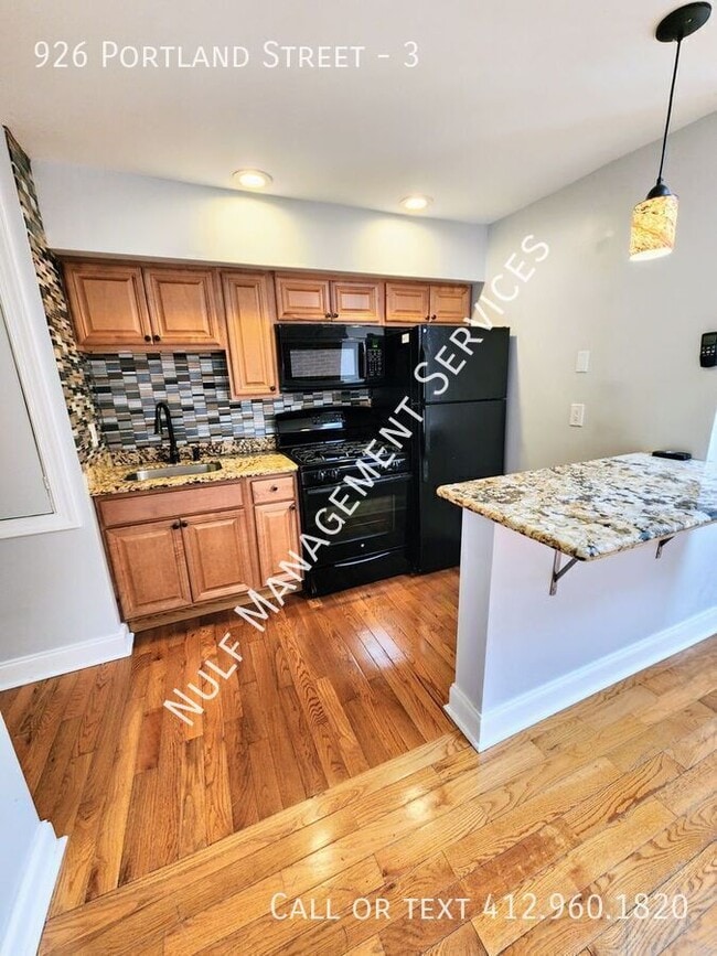 Building Photo - 926 Portland St Unit 3