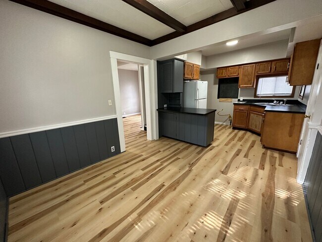 Photo - 1334 Carman Ave NE