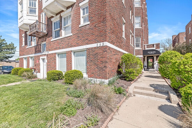 230 E 9th St Unit 107