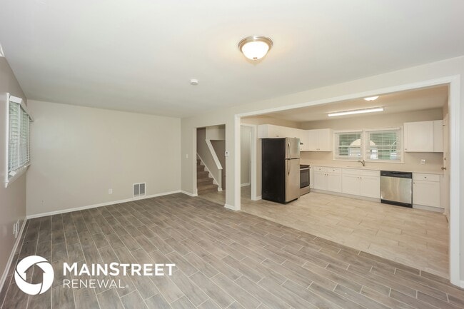 Photo - 2595 Foxlair Trail