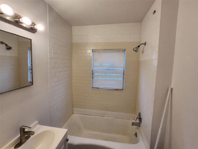 Photo - 3206 Anita St