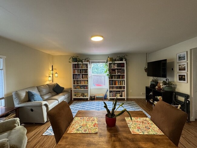 Photo - Adorable 2 Bed/1 Bath Bungalow in Olympia