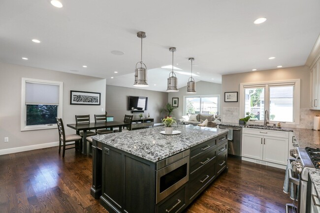 Photo - 1265 S Bates St