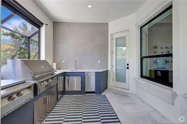 Building Photo - 130 SE Fiore Bello Rental