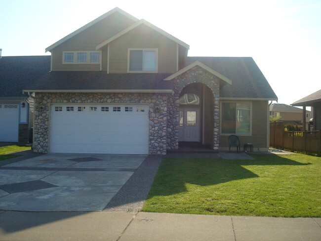 Spacious 4 Bedroom Home in Ferndale! - Spacious 4 Bedroom Home in Ferndale!