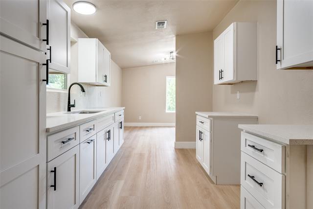 Building Photo - 2406 White Oak Trail